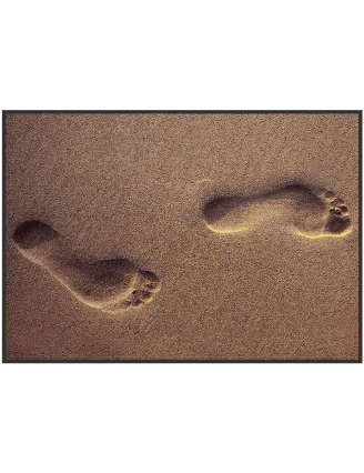 tapis d'entrée pied sur le sable,