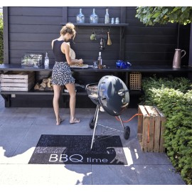 tapis pour protéger des projections de braise. Le temps du BBQ. 2