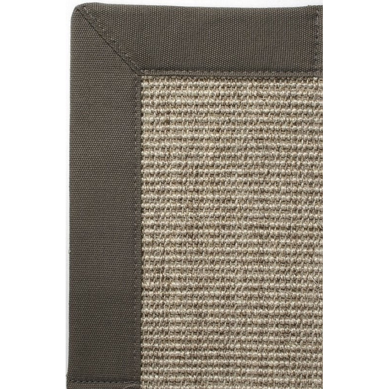 Tapis salon sur mesure, avec un teint de couleur foncé.